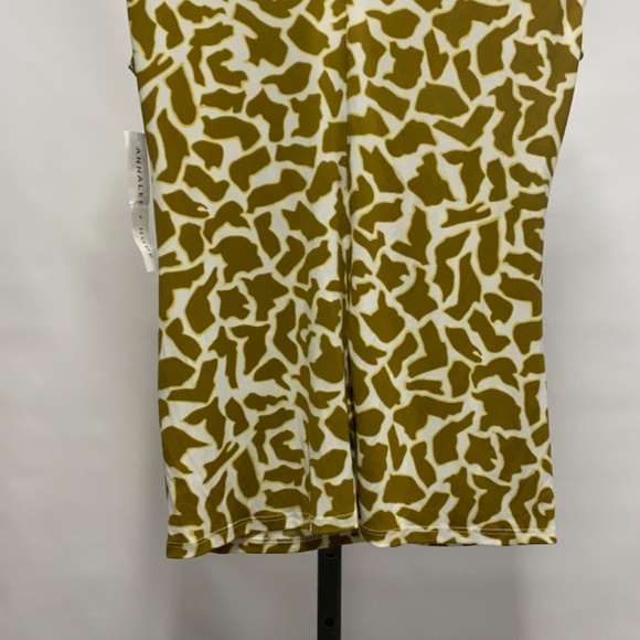 Annalee + Hope Green and White Print  Top - Picture 7 of 7